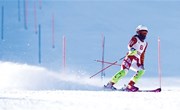 中国选手孔凡影完成北京冬奥会高山滑雪女子回转比赛