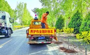 榆社县公路段职工正在开展道路养护作业