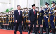 李强同马来西亚总理安瓦尔举行会谈