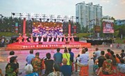 晋中市第十一届欢乐城乡广场文化月活动首场综艺晚会举办