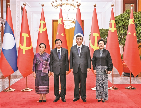 习近平同老挝人民革命党中央总书记、国家主席通伦举行会谈