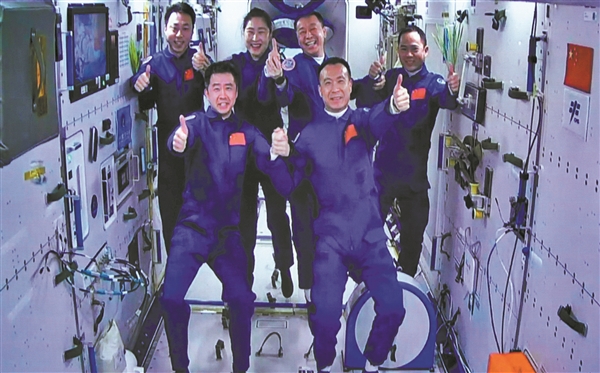 神舟十五号3名航天员顺利进驻中国空间站