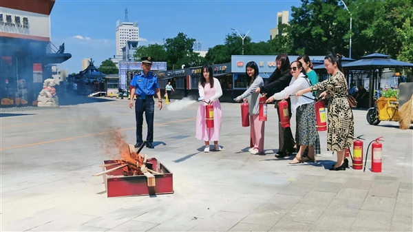 市城市管理综合行政执法队开展消防安全培训及演练活动