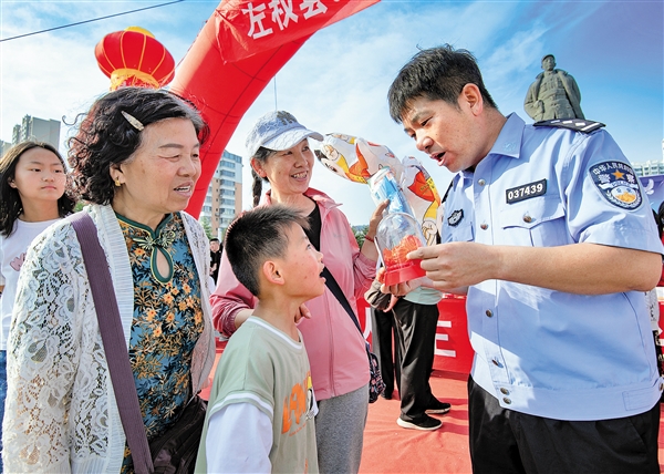 左权县举办6·26国际禁毒日宣传活动