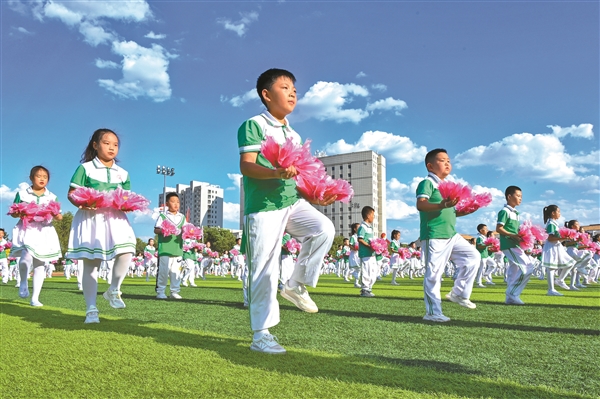 和顺县举办“中国人寿杯”中小学生田径运动会