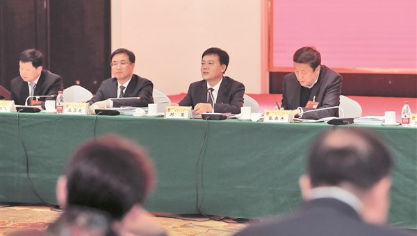 刘星参加市五届人大四次会议榆次灵石代表团审议