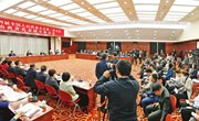 山西代表团举行全体会议向中外媒体开放 唐登杰金湘军参加 21家媒体到会采访